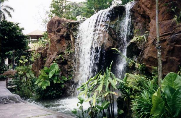 Vodopád pri Záhradách Orchideí - Singapúr.