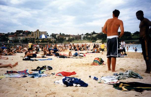 Bordel na slavnej Bondi Beach [bondaj bi:c].