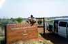 Prichod do oblasti Ayers Rock, stred puste.